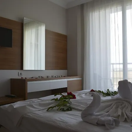 Palace - Halal סייד