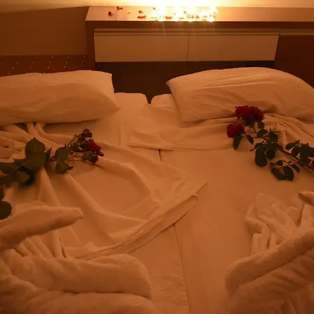 Palace - Halal סייד